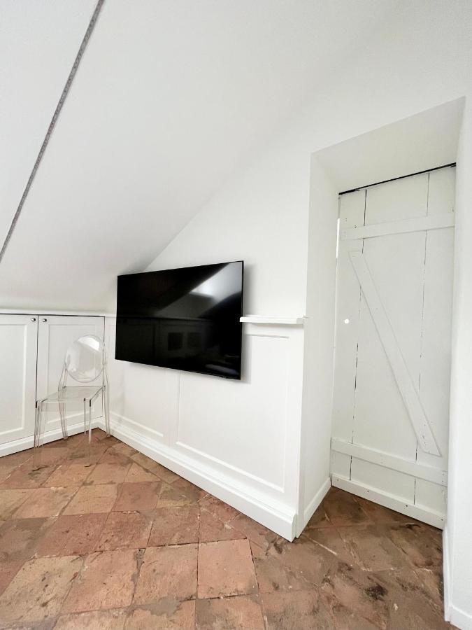 Apartment S E C R E T D I A M O N D - *